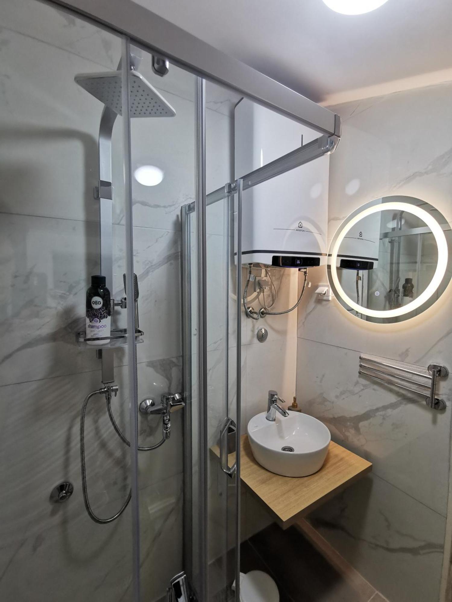 White Apartment Sarajevo - Free Parking Экстерьер фото