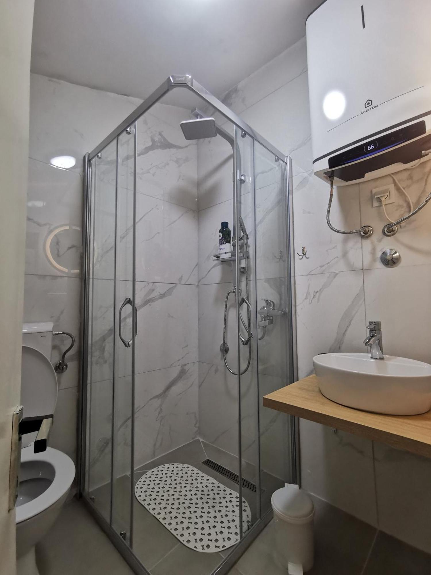 White Apartment Sarajevo - Free Parking Экстерьер фото